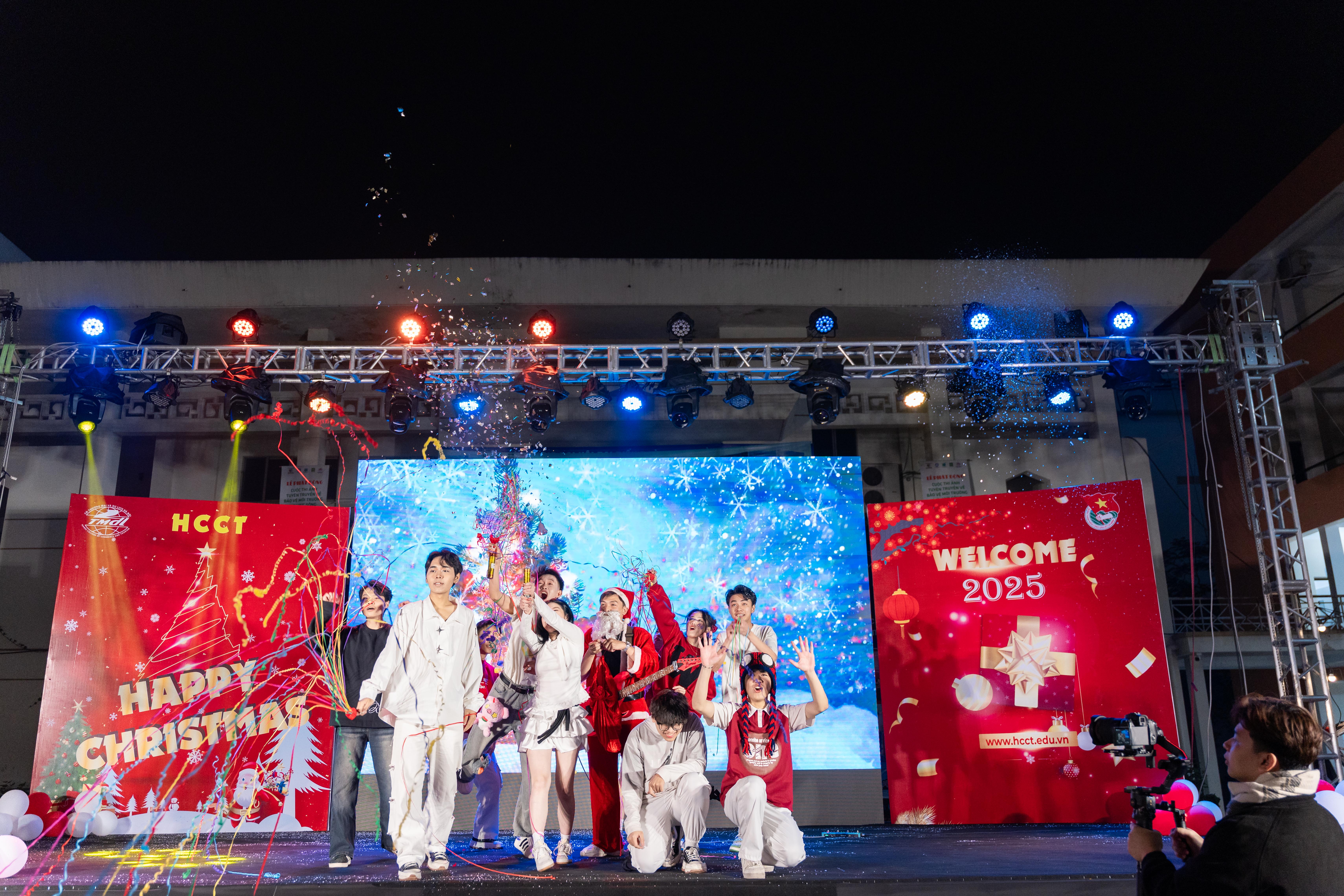 Đêm hội “Happy Christmas” — hình 1